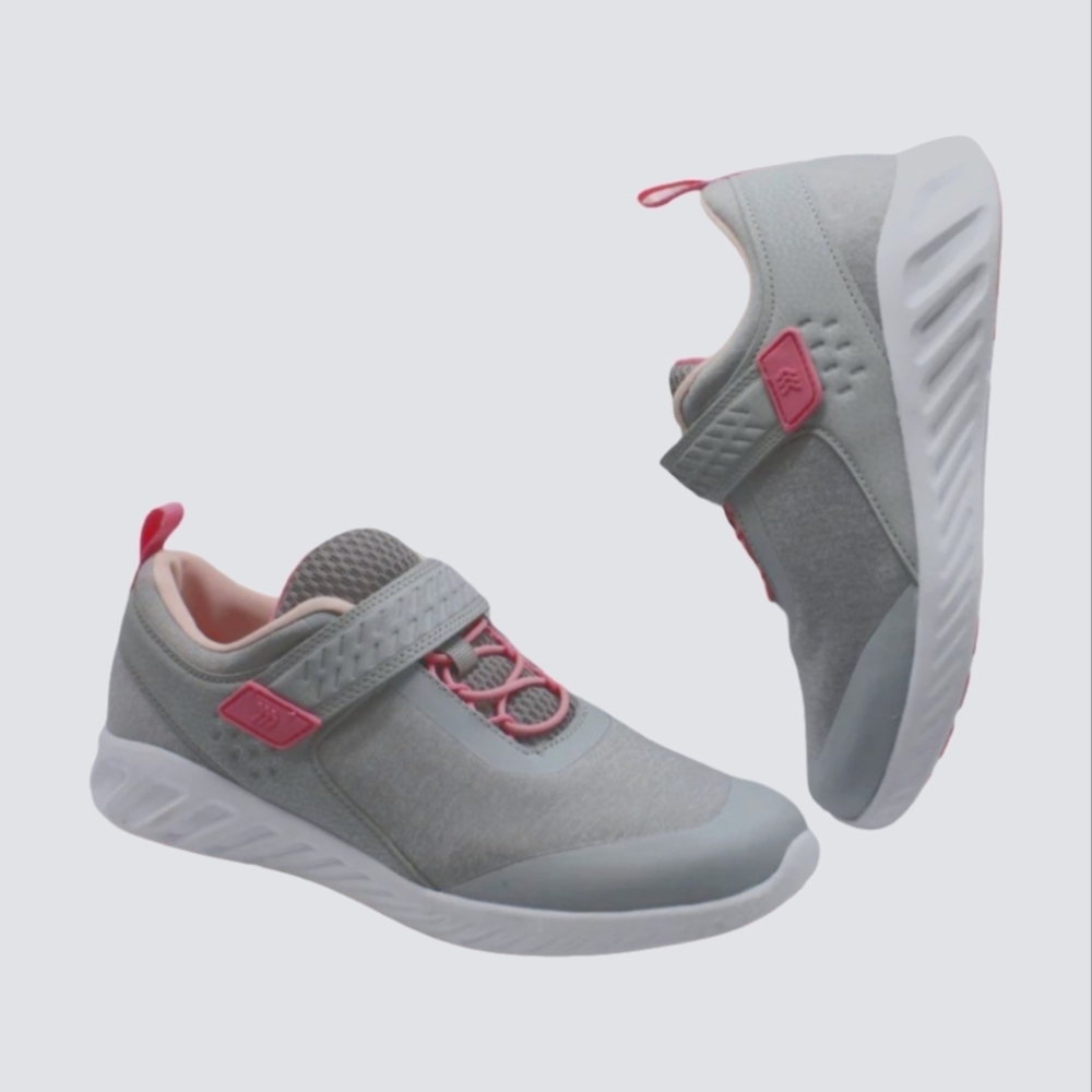 🔥Target Kids Sneakers in Gray and Pink Size 2🔥5$ If You Get Bundle🔥